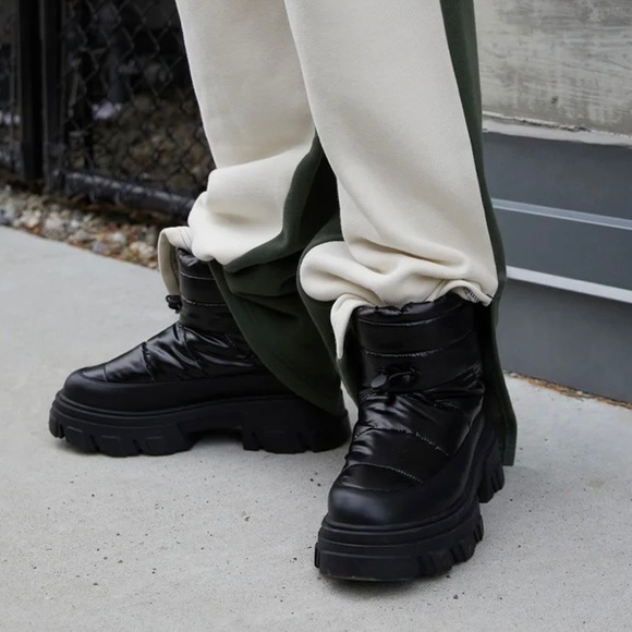 Track Sole Boot - Picture 3 of 8